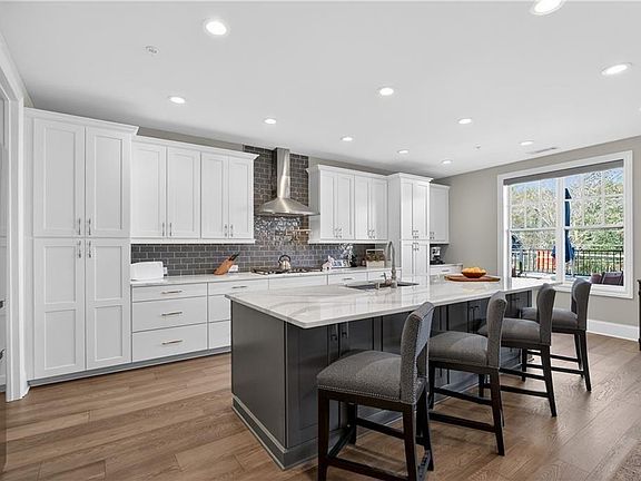 4th image of 8255 Main St #2