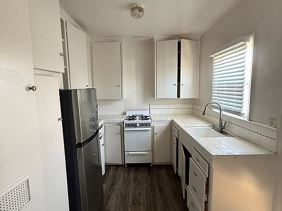 3rd image of 109 N E St #1