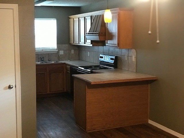 1st image of 1320 N Oakland Ave APT 23