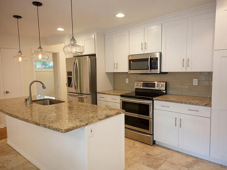 204 Hazelwood Dr — Photo 6
