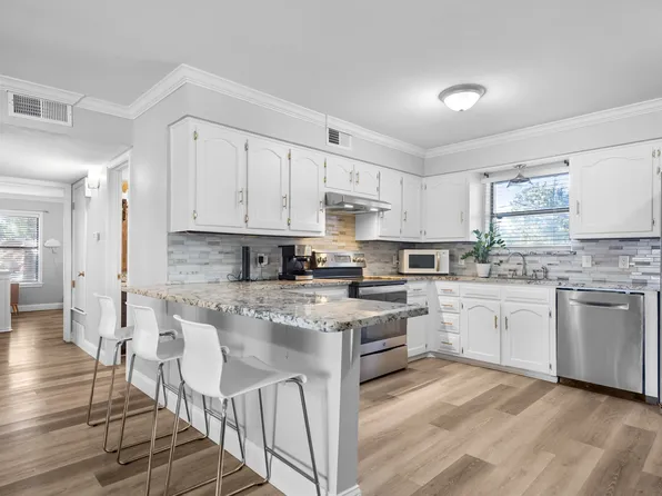 2072 Lisa Cir, Canton, TX 75103