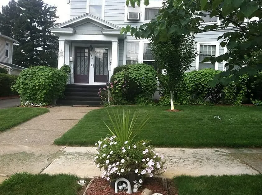 6 bed, 4000 sqft, $525 — Photo 1