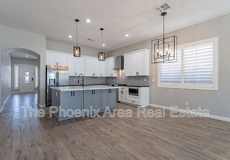 2823 E Tulsa St — Photo 13