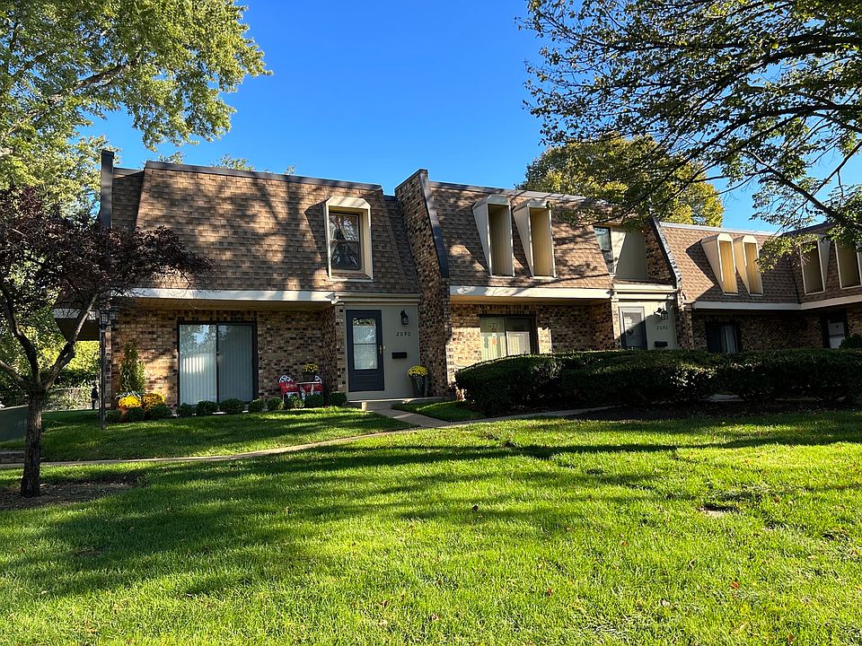 1st image of 2090 Country Club Dr #2090