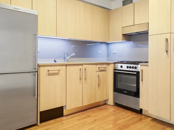 101 West 15th Street image 4 of 5