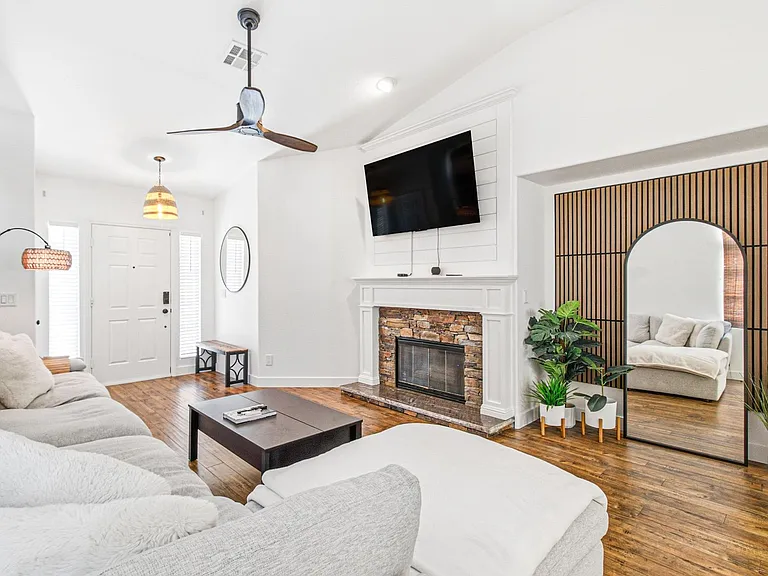 1876 Mesquite Canyon Dr — Photo 10