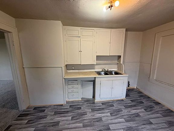 4th image of 700 Warford St #8