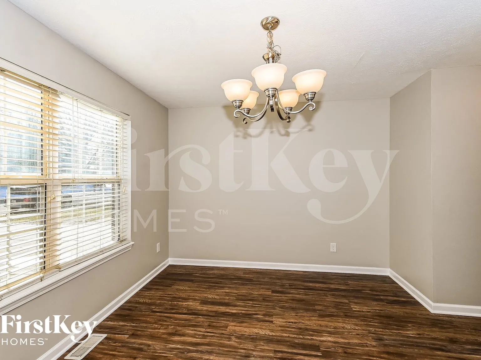 4 bed, 2.5 bath, 2020 sqft, $2,210 — Photo 4