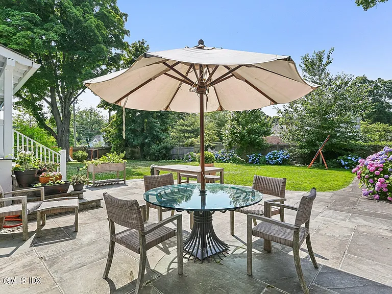 2 Quintard Ave — Photo 34