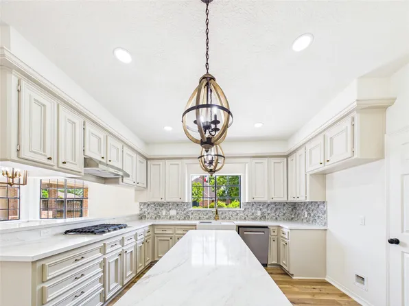 2309 Saint Patrick Ln, Deer Park, TX 77536