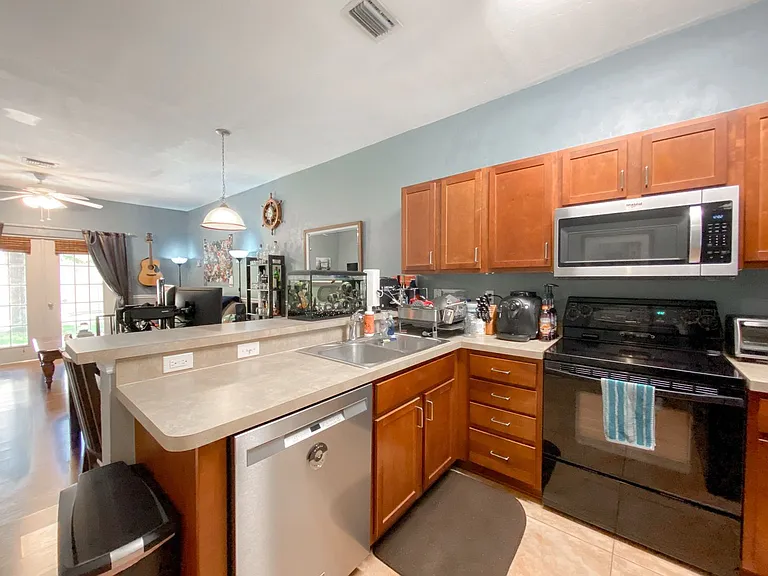 2927 SW 35th Pl #114 — Photo 4