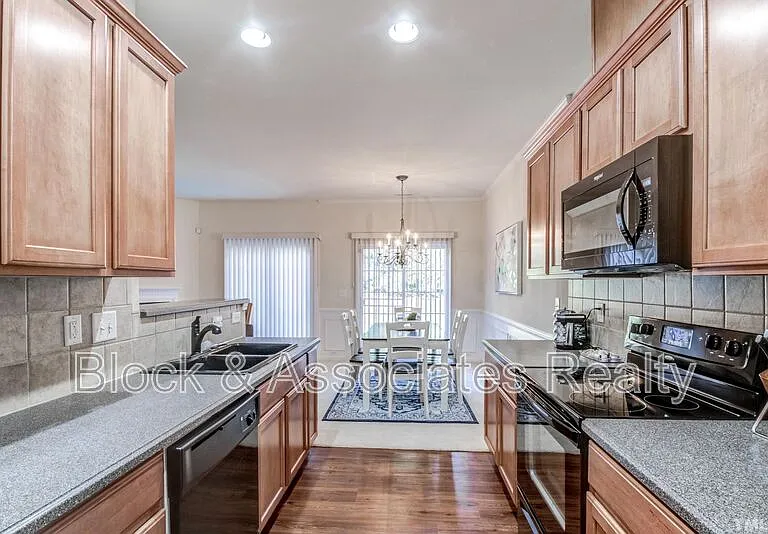 708 Mardonie Reach Ln — Photo 11
