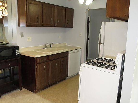 3rd image of 8970 Parkside Ave #316