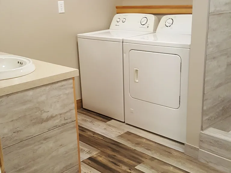 313 W Walnut St — Photo 10