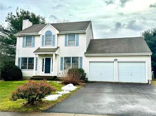 17 Baldwin Dr, Middletown, CT 06457