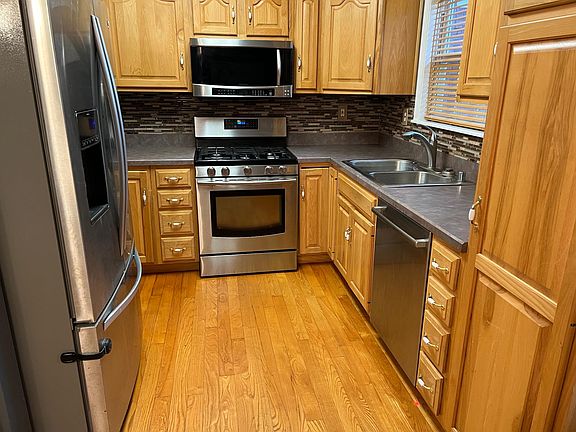 3rd image of 143 Branch Ct
