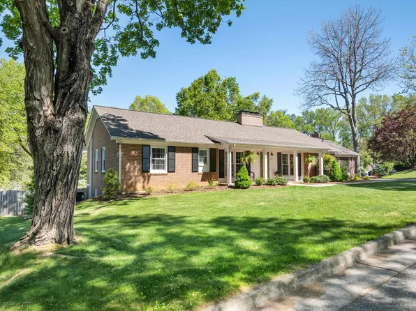 307 Hemlock Dr SE, Blacksburg, VA 24060