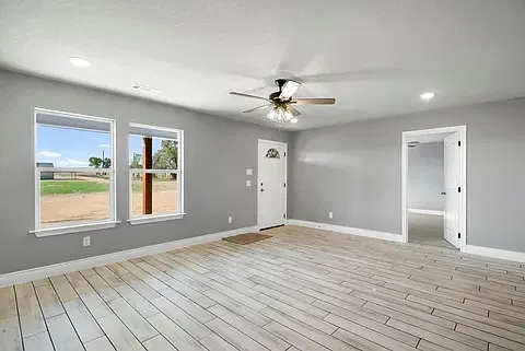 3 bed, 1425 sqft, $2,300 — Photo 3