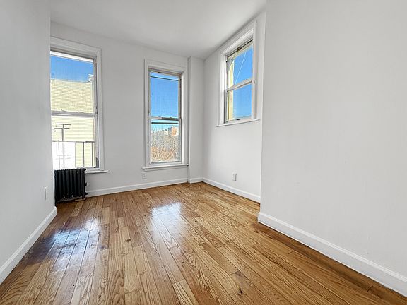 3rd image of 197 Wyckoff Ave #3R