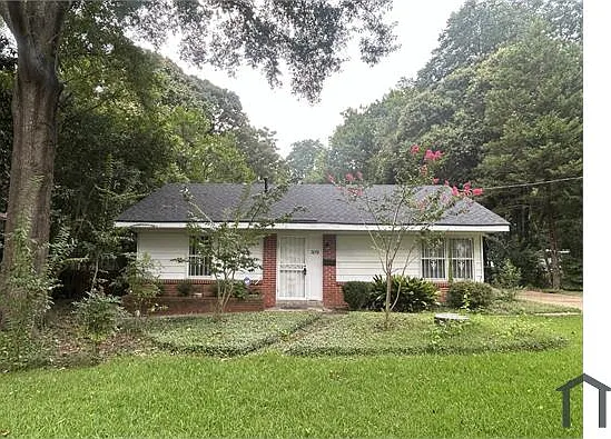 3 bed, 936 sqft, $1,200 — Photo 1