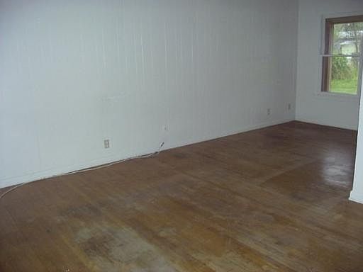 3rd image of 411 SHANNON LEE DR