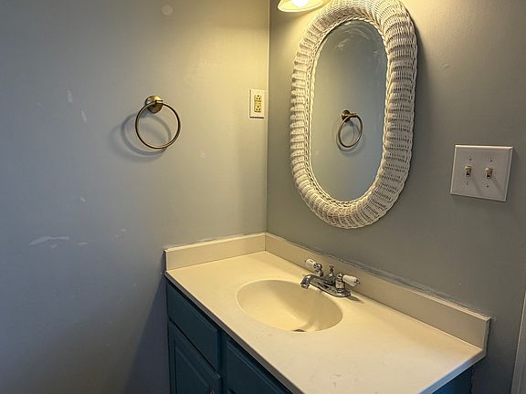 4th image of 17 Park Ave #3