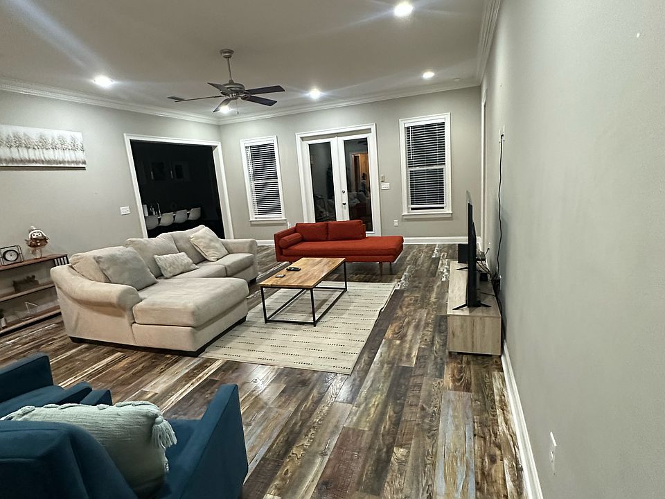 1st image of 734 Woods Dr