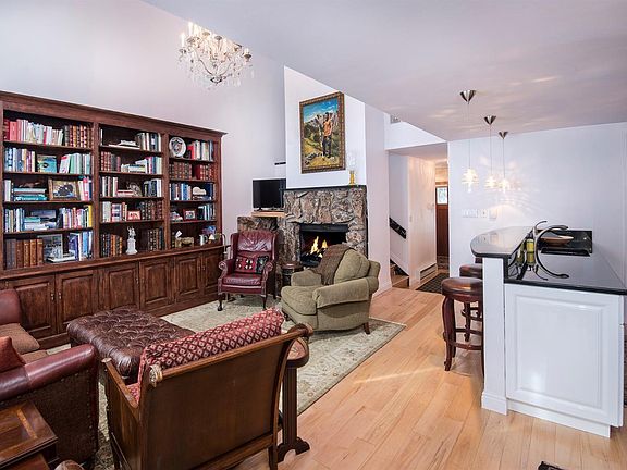 4th image of 4552 Meadow Dr #42