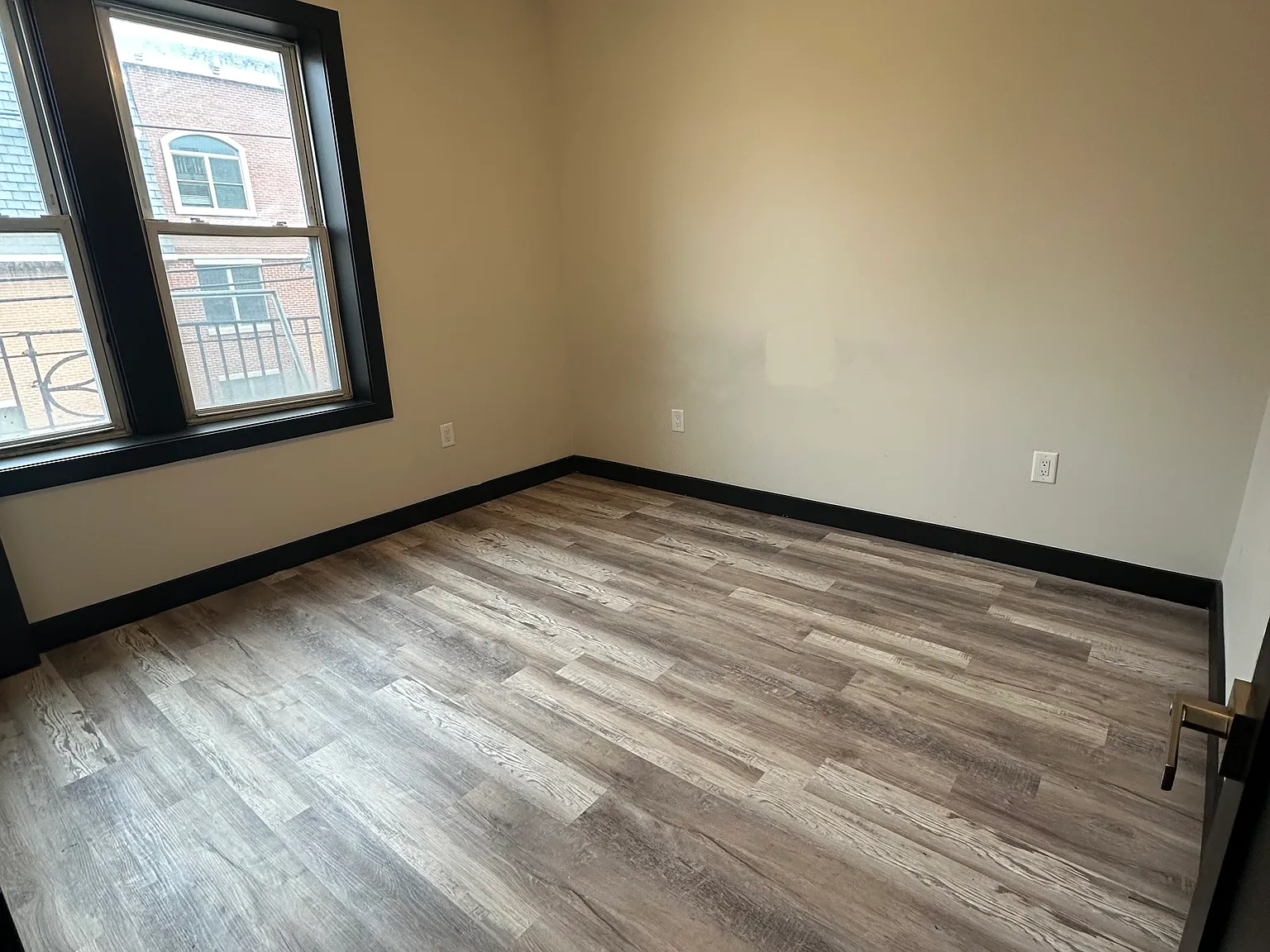 2 bed, 700 sqft, $2,200 — Photo 4