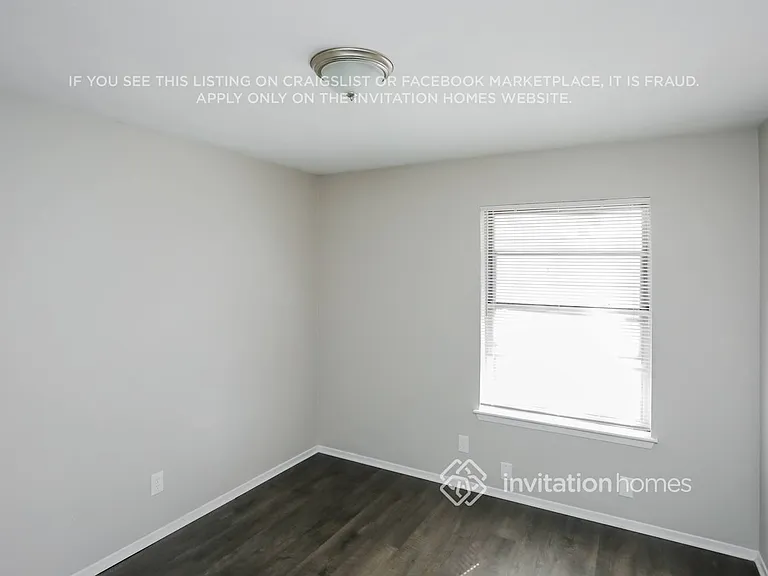 215 Adams St — Photo 11