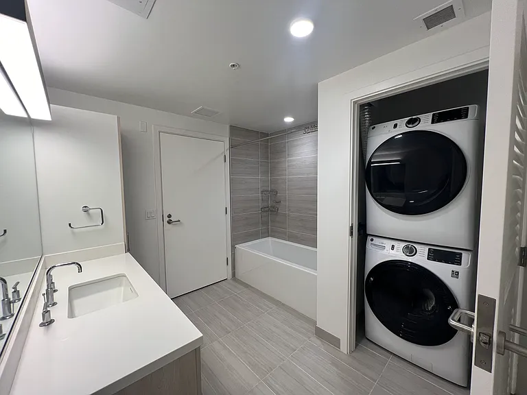 188 W Saint James St #10607 — Photo 10