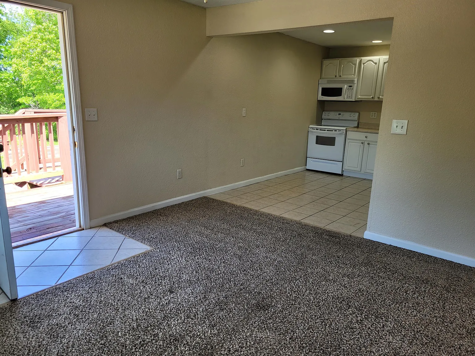 1009 Briarwood Rd - 1 — Photo 1