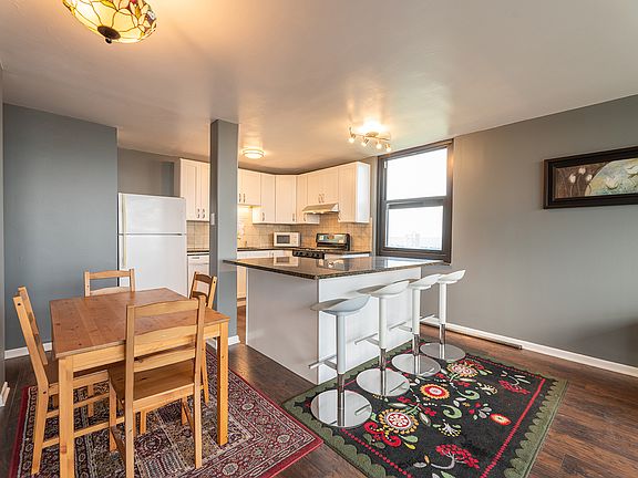 3rd image of 3001 S Michigan Ave #1702