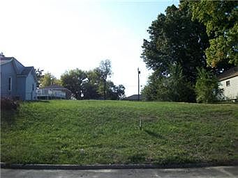 2nd image of 1302 Grand Ave