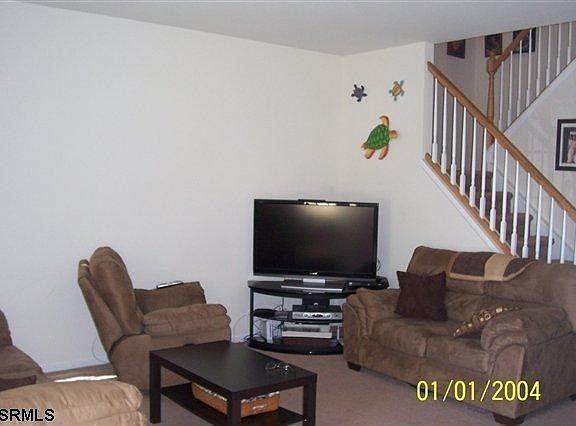 2nd image of 10 Sweetwater Ct