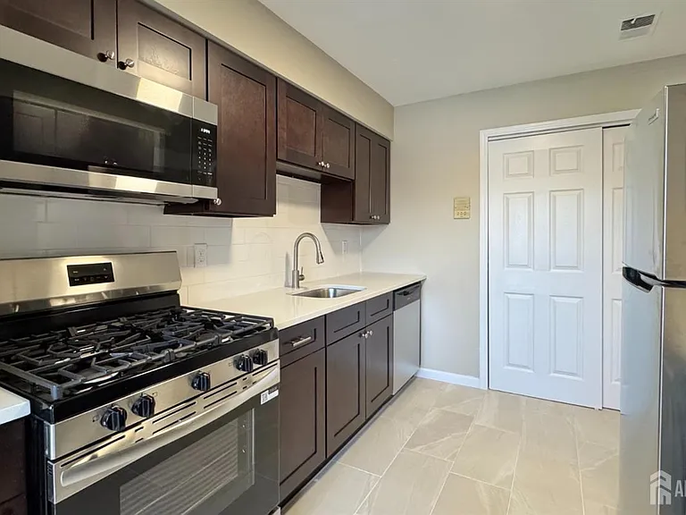 1511 Raspberry Ct — Photo 5