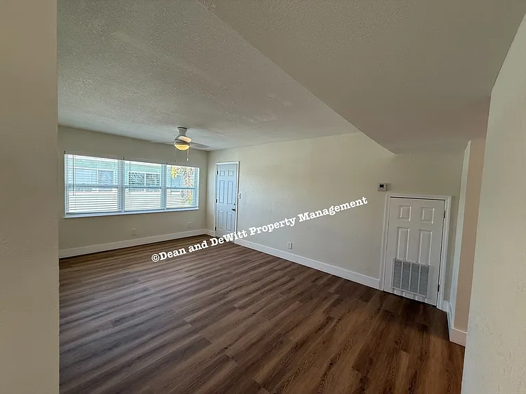 6642 5th Ave N #D — Photo 5