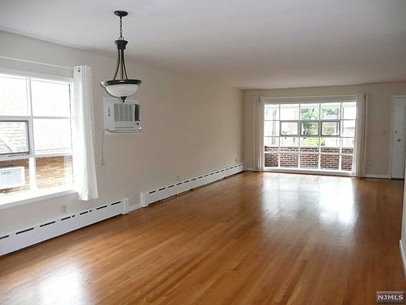 3rd image of 219 McLoud Dr