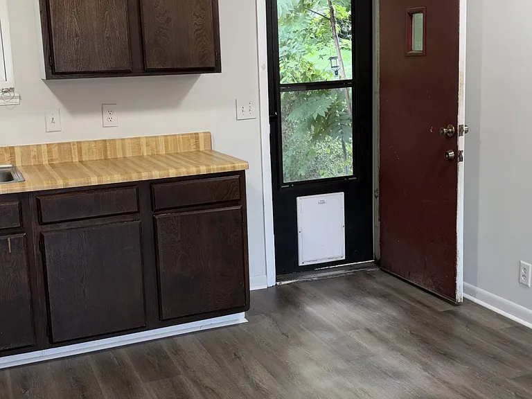 443 Cedarmont Dr — Photo 7