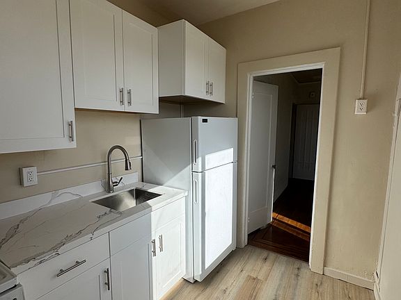 3rd image of 1885 Golden Gate Ave APT 11