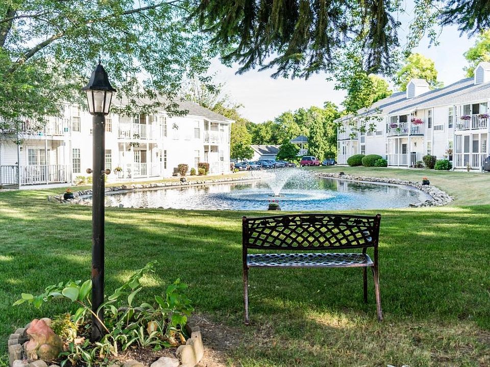 1st image of 300 Foxwood Dr