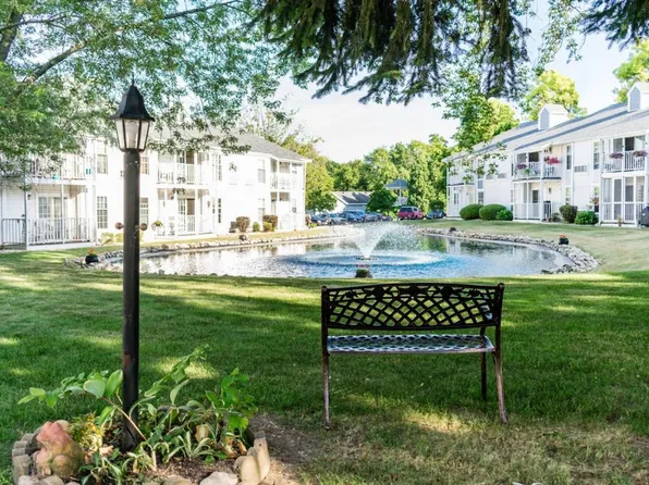 300 Foxwood Dr, Waterford, WI 53185