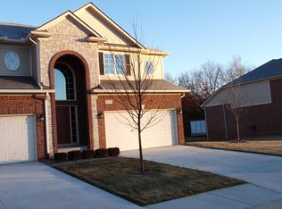 2304 Austin Dr, Utica, MI 48316