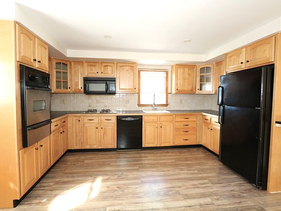 2nd image of 47 Van Dyke St Floor 2