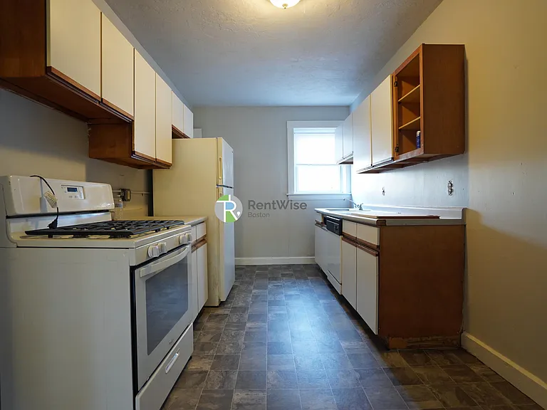 90 Cypress — Photo 13