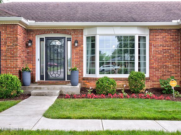 2nd image of 216 Kinnaird Ln