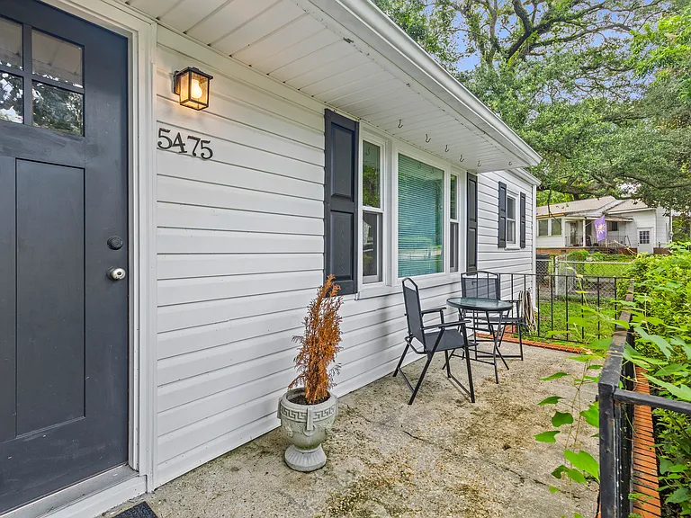 5475 Lauradell Ave — Photo 4