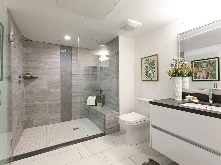 2409 Griffith Park Blvd — Photo 4
