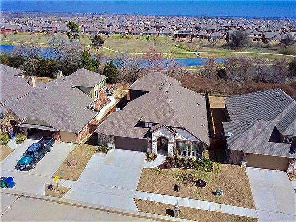 2nd image of 1005 Longhorn Dr