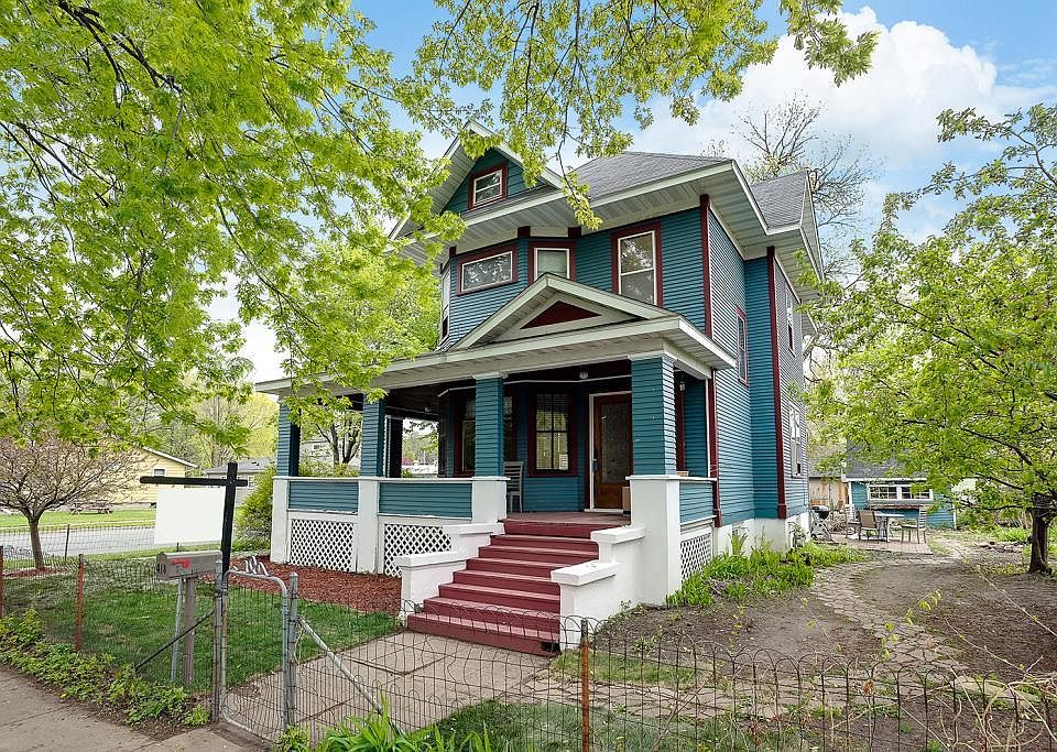 1st image of 418 Sibley St